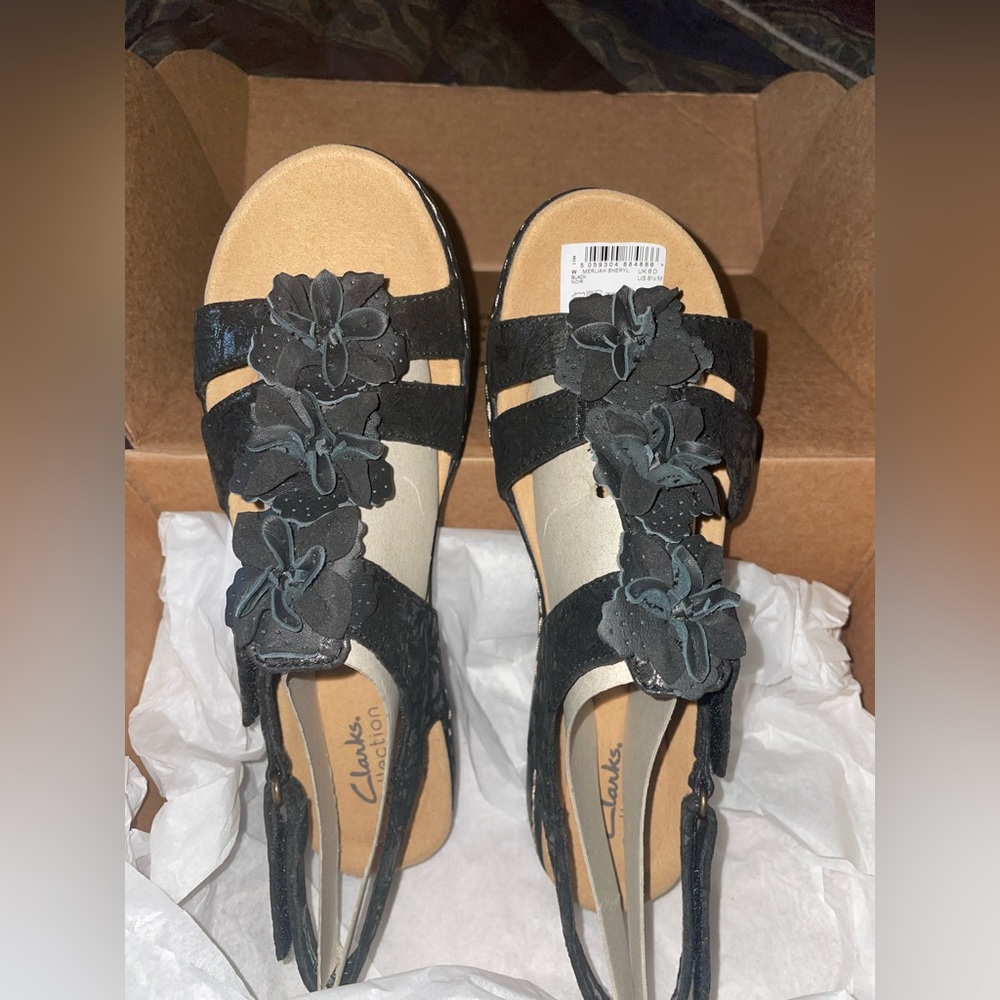NWT Clarks Women's Merliah Sheryl Black Leather Floral T-Strap Sandals Shoes 8.5
